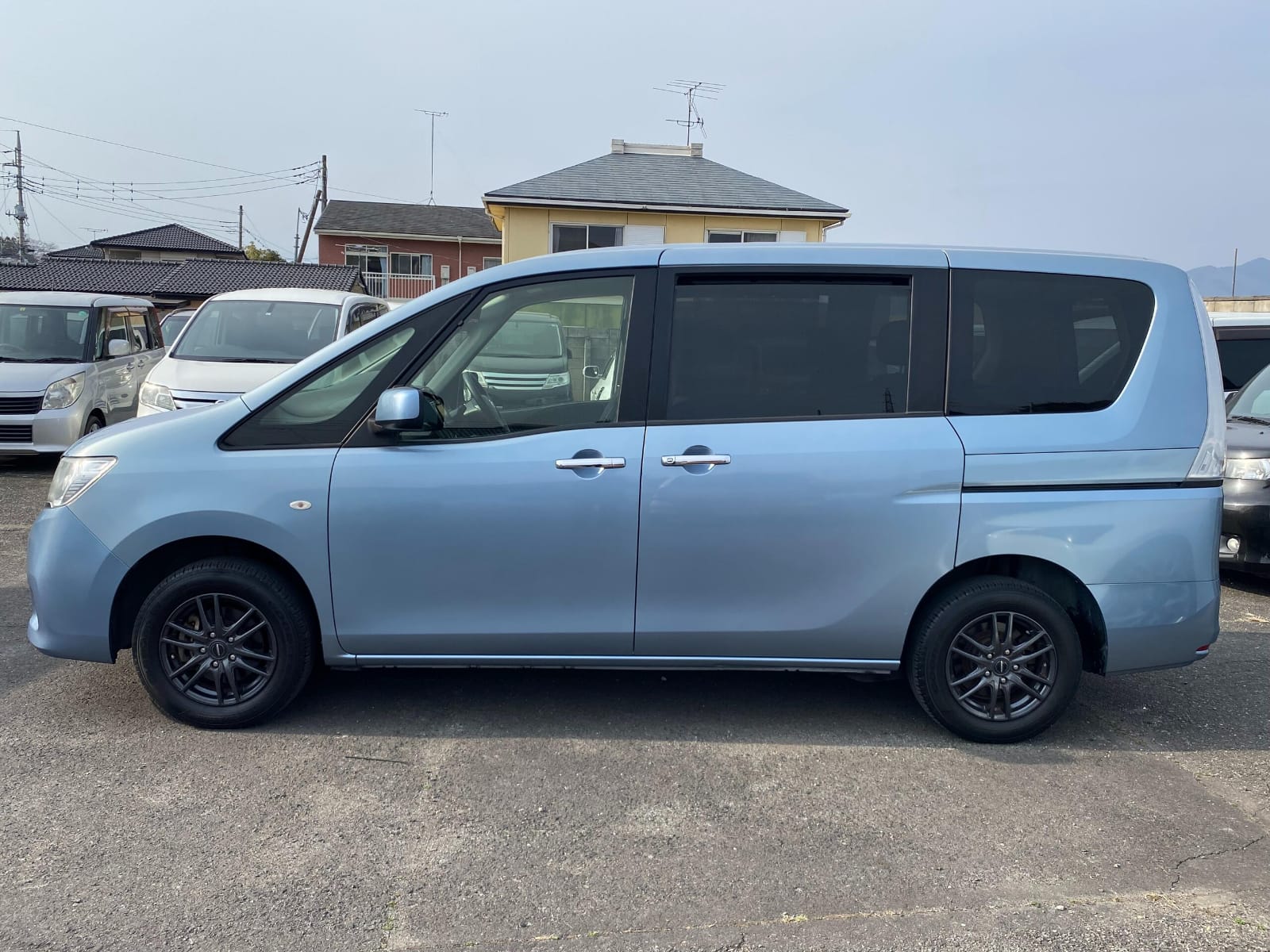 2013 NISSAN SERENA